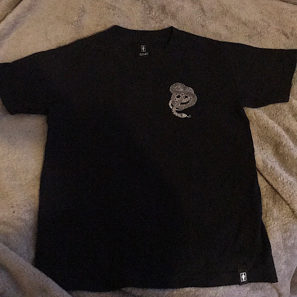BLACK GRAPHIC TEE